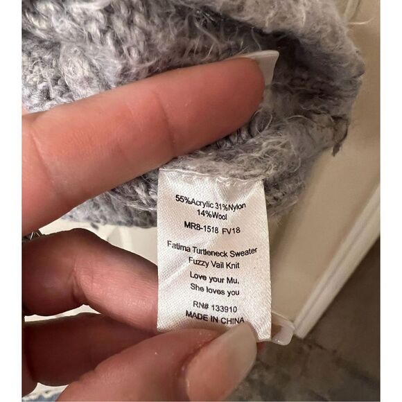 NWOT Show Me Your Mumu Wool Blend Oversized Fatima Turtleneck Fuzzy Vail Sweater - Picture 4 of 10